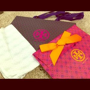 Tory Burch gift packaging (NOT AVAILABLE)